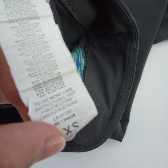 Fabletics Salar Capri Green Blue Gray Waist Pocket Multicolored Leggings XS - Picture 7 of 11